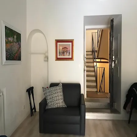 Апартаменты Flowers29-stylish & Bright Studio-campo De Fiori *